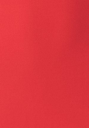 Raudona medžiaga su lygaus paviršiaus tekstūra, turinti tolygų matinį finišą. Paviršius atrodo šiek tiek minkštas ir neturi jokių raštų ar puošmenų.