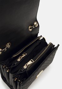 Steve Madden BCALA - Axelremsväska - black