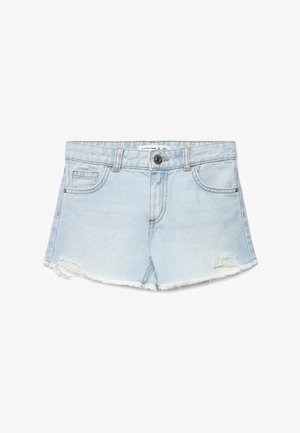Pantaloncini in denim azzurro chiaro con orli sfrangiati e dettagli consumati, dotati di tasche anteriori e chiusura con bottone.