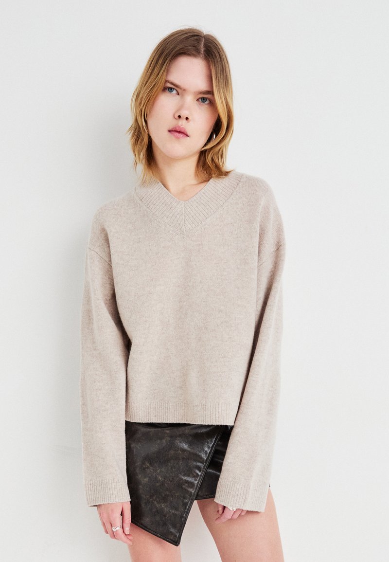 Weekday REESE V NECK - Pullover - light mole