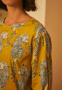 B by Ted Baker REGULAR FIT LEOPARD PRINT SET - Nattøj sæt - green leopard