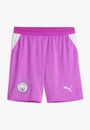 Short de sport violet vif avec panneaux latéraux blancs, logo de Manchester City sur la jambe gauche et logo Puma blanc sur la jambe droite.