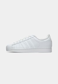 Unselected, footwear white