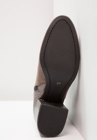 KIOMI Boots à talons - taupe