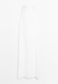 Weißes Leinenkleid mit hohem Ausschnitt, ärmellosem Design und fließender Silhouette. Glatte Textur, reicht bis zum Boden ohne Verzierungen.