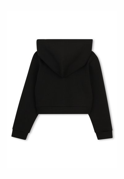 Sweat à capuche noir raccourci avec capuche à cordon et poignets côtelés. Confectionné en tissu doux, présentant une texture lisse et un design minimaliste.