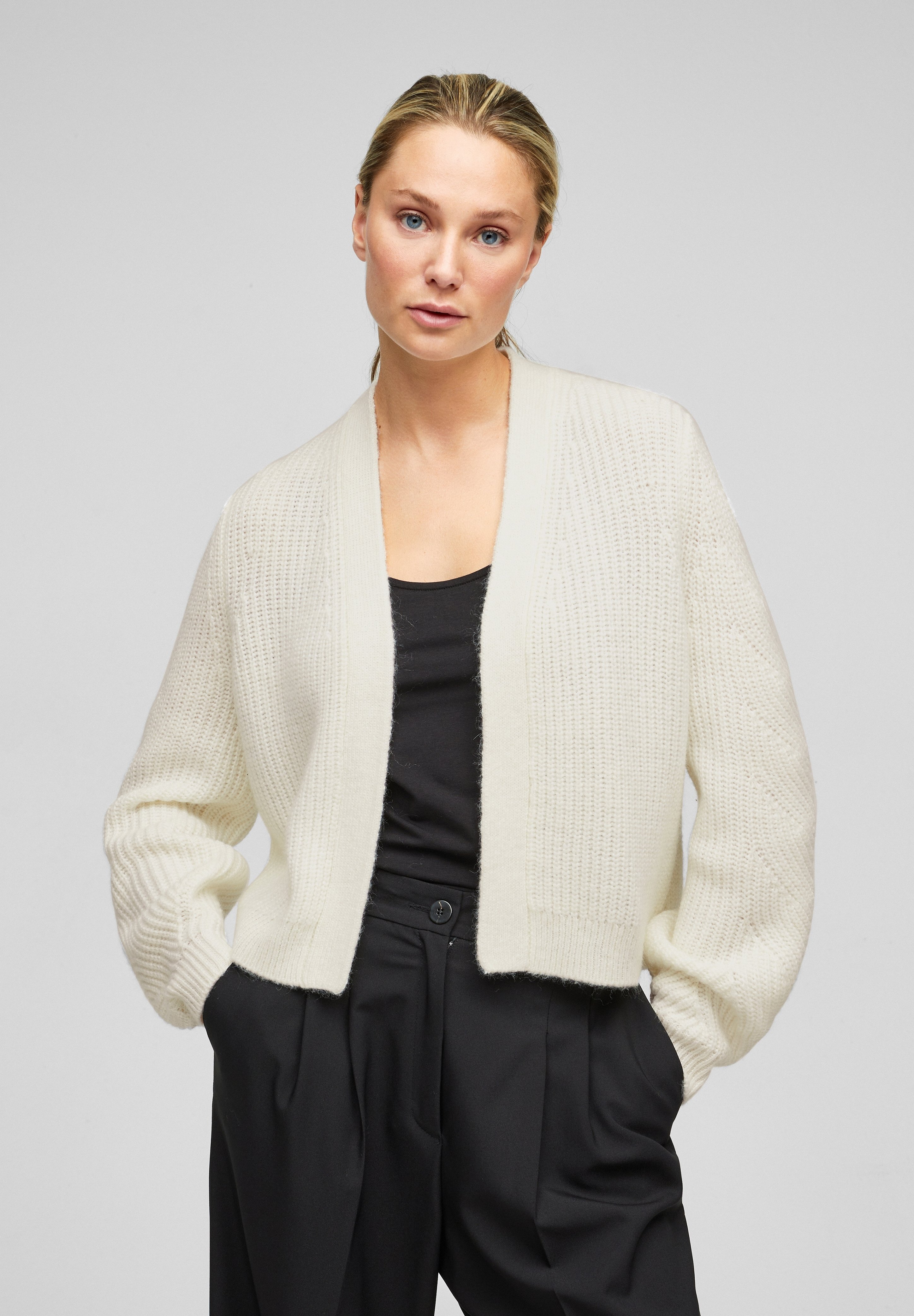 S.Oliver BLACK LABEL Damen Strickjacke – Lässiger Cardigan Für Alltag & Freizeit