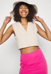 Glamorous HALTER CROPPED BOXY WAISTCOAT - Topper - cream