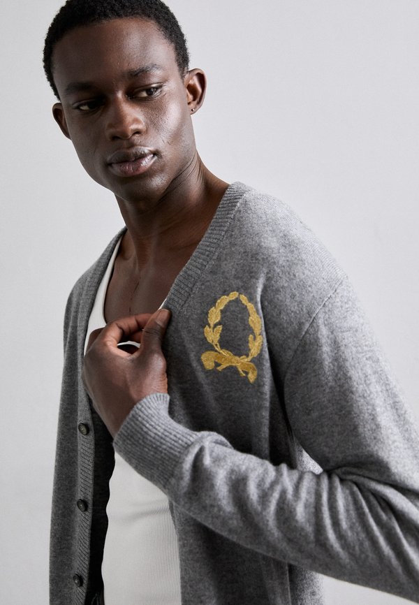 LAUREL CROWN EMBLEM - Cardigan2