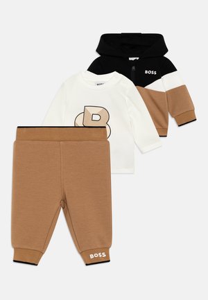 BOSS Kidswear TROUSERS SET - Geboortegeschenk - cookie