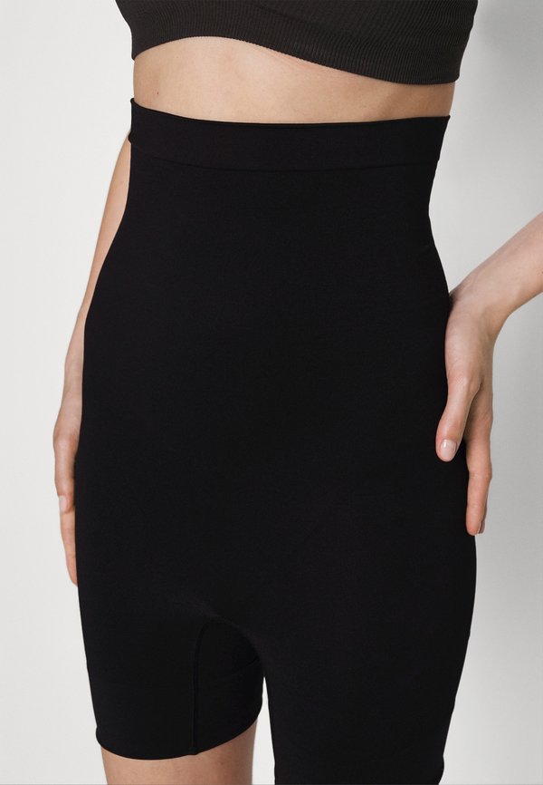 BOOTY BOOST HIGH SHORT - Shapewear3