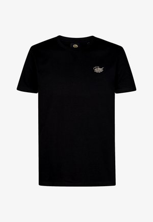 Tricou negru cu mâneci scurte și guler rotund, cu un mic logo alb „Petrol Industries“ pe partea stângă a pieptului.