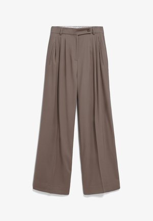 Pantaloni a gamba larga in una morbida tonalità di marrone, caratterizzati da pieghe frontali, chiusura con bottone e tasche laterali con una texture di tessuto liscia.