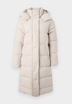 Parka in beige chiaro con colletto alto, cuciture orizzontali, tasche applicate e una silhouette lunga e dritta. Texture morbida e liscia.