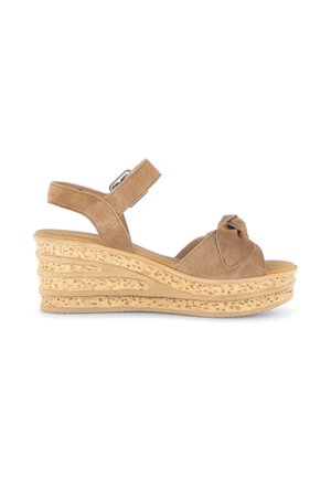 Sandale compensée beige avec bride à la cheville, détail noué sur l'avant et semelle plateforme texturée.