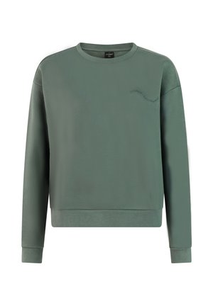 Oliemgroene crewneck trui met lange mouwen en kleine gebogen tekst "protest sportswear" op de linker bovenborst.