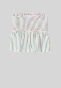 Haut sans bretelles en tissu léger ; présente des rayures horizontales roses et vertes, avec un corsage froncé et un ourlet évasé.