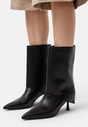 Boots - black
