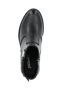 Czarne skórzane botki do kostek o gładkim wykończeniu, z kompozytową podeszwą, zapięciem na zamek błyskawiczny oraz subtelnymi detalami w postaci przeszyć po bokach.