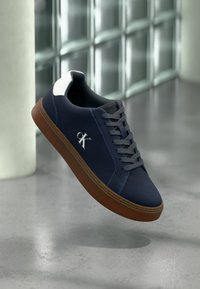 Neselectat, navy/bright white