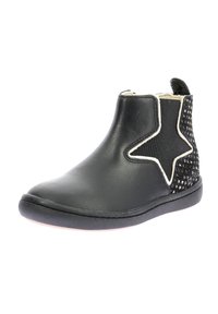 Stivale nero in pelle fino alla caviglia con un design a forma di stella sul lato, caratterizzato da un materiale nero testurizzato con accenti di stelle argentate e una suola flessibile.
