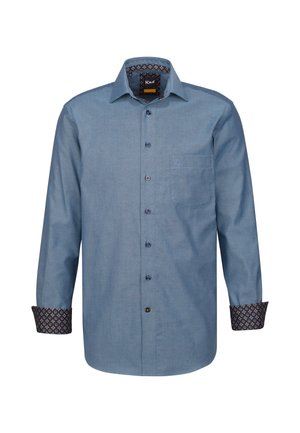 Camicia azzurro chiaro con bottoni in un tessuto morbido, dotata di taschino sul petto e polsini scuri a motivo, con colletto a punta e bottoni scuri.