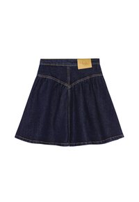 Denim krilo v temno modri barvi, s širokim krojem, nabranim pasom in kontrastnim rumenim šivom. Usnjena oznaka z napisom "Mol" na vrhu.
