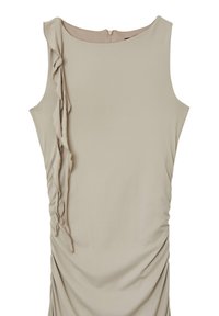 Robe sans manches beige avec un col rond, présentant un détail de volants en cascade sur le côté gauche et une texture plissée sur le devant.