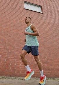 HOKA SKYGLIDE SHORT - Pantalón corto de deporte - outer space