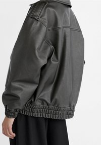 Stradivarius Veste en similicuir - grey