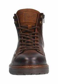 Bottine en cuir marron avec un col en tissu beige texturé, œillets en métal et fermeture éclair sur le côté. Elle dispose d'une semelle en caoutchouc résistante et de lacets.