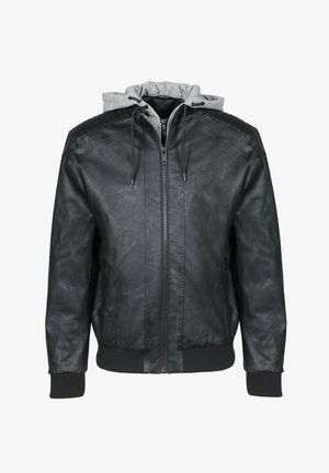 Schwarze Lederjacke mit grauer Kapuze und Frontreißverschluss, mit gerippten Bündchen an Ärmeln und Taille, gezeigt vor einem weißen Hintergrund.