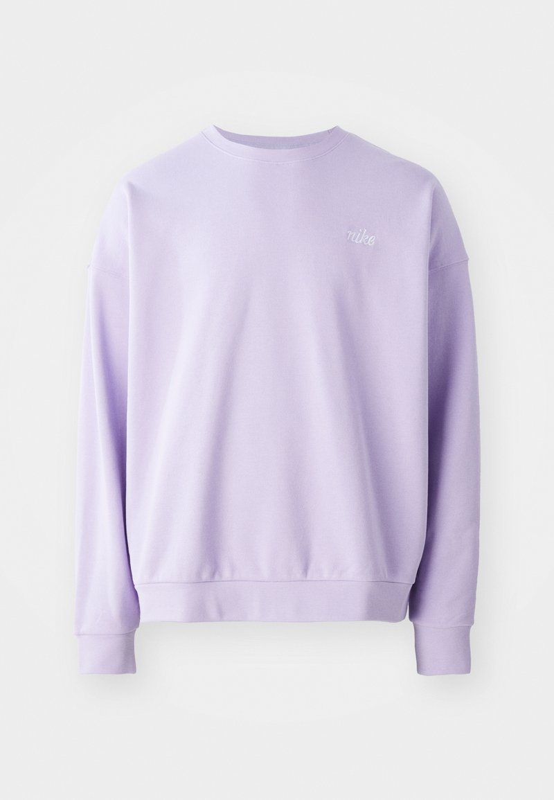 Sweatshirt crewneck lavande clair, confectionné dans un matériau doux. Doté de poignets et d'un ourlet côtelés, avec un petit logo Nike brodé sur le devant.