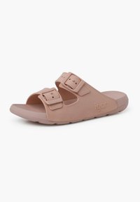 Sandalias de color rosa claro hechas de goma, con dos correas ajustables con hebillas y un diseño de punta abierta. Logo grabado en el lado.
