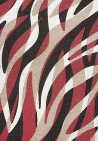 Abstracte stof met een golfpatroon in rood, beige, zwart en wit. Materiaal lijkt textuur te hebben met een gebreide afwerking.