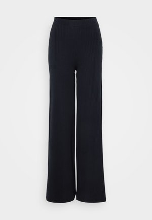 Zwarte geribbelde wijde broek met een textuurafwerking en elastische tailleband, met een ontspannen pasvorm en zonder zichtbare hardware.