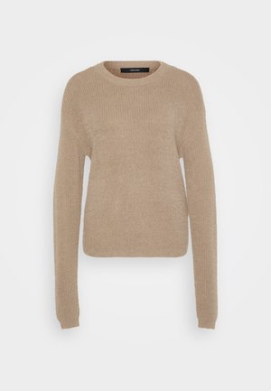 Beige gebreide trui met lange mouwen en een ronde halslijn, met een zachte textuur en een relaxte pasvorm. Geen zichtbare patronen of hardware.