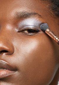 KIKO Milano WATER EYESHADOW 18 - Luomiväri - 229 pearly gray
