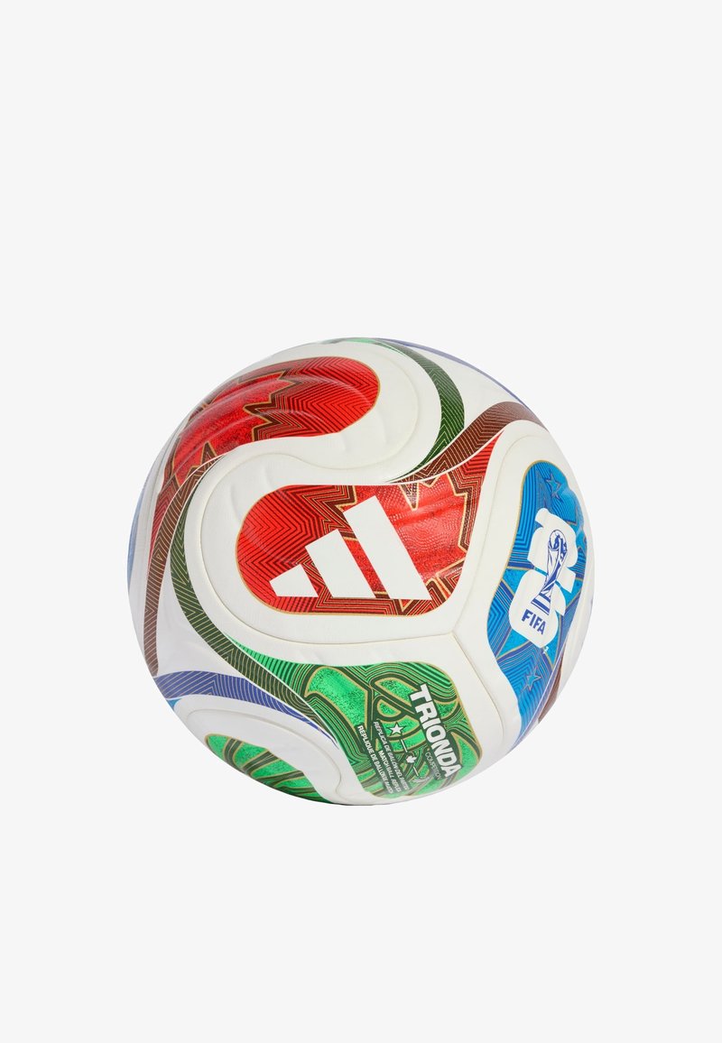 Pallone da calcio Adidas con base bianca, caratterizzato da modelli a onde rossi, verdi e blu, e branding "Tricolor"; texture liscia, forma standard.
