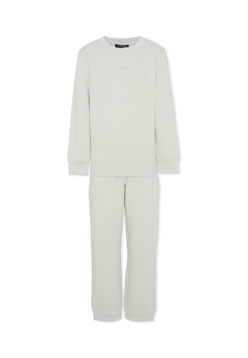 Jasnoszary komplet z bluzy i pasujących dresów. Wykonany z miękkiego materiału z prążkowanymi mankietami i pasem. Bluza ozdobiona jest wypukłym napisem.
