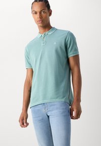 Marc O'Polo SHORT SLEEVE SLITS AT HEM EMBROIDERY - Polokošeľa - midnight moss