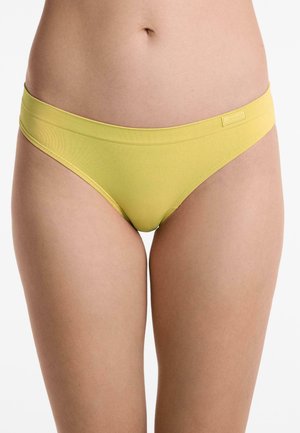 Żółty dół bikini o gładkiej teksturze i subtelnym pasku. Charakteryzuje się minimalistycznym designem oraz małym logo marki z boku.