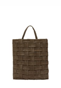 Woven leather tote bag w ciemnym brązie, o kwadratowym kształcie, krótkim uchwycie oraz teksturowanym wzorze z plecionym designem.