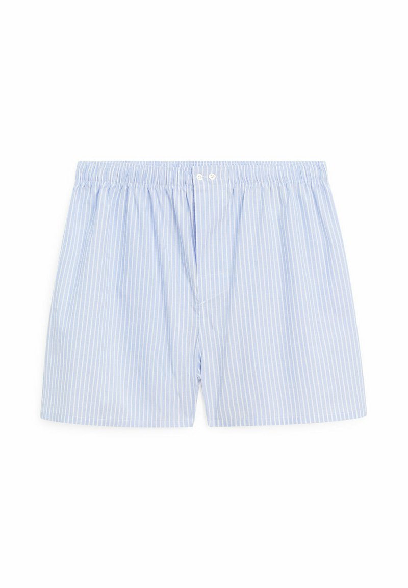Boxers en coton bleu clair avec de fines rayures blanches verticales, taille élastique et deux boutons à l'avant pour la fermeture. Texture douce et coupe décontractée.