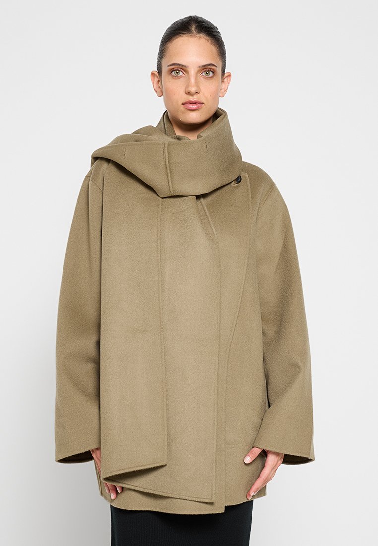 Rodebjer Halflange jas kaki