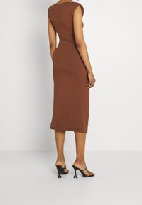 Good American Denní šaty - ochre