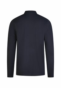 Langärmliges Poloshirt aus festem dunkelblauem Stoff. Es hat einen klassischen Kragen und einen geraden Saum, mit einer glatten Textur und ohne sichtbare Muster.