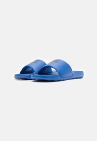 Nike Sportswear VICTORI ONE SLIDE UNISEX - Papucsszandálok - game royal/black