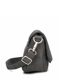 Borsa a tracolla in pelle grigia con finitura testurizzata, hardware in tonalità argento, tracolla regolabile e chiusura con zip nella parte superiore.