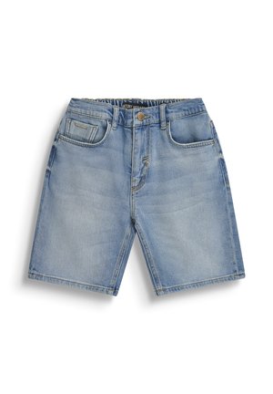 Pantalones cortos de mezclilla azul claro con botón delantero, cremallera, trabillas para cinturón y diseño de cinco bolsillos sobre fondo blanco.